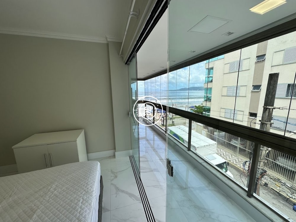 Apto Lateral Mar Meia Praia 03 Dormit�rios