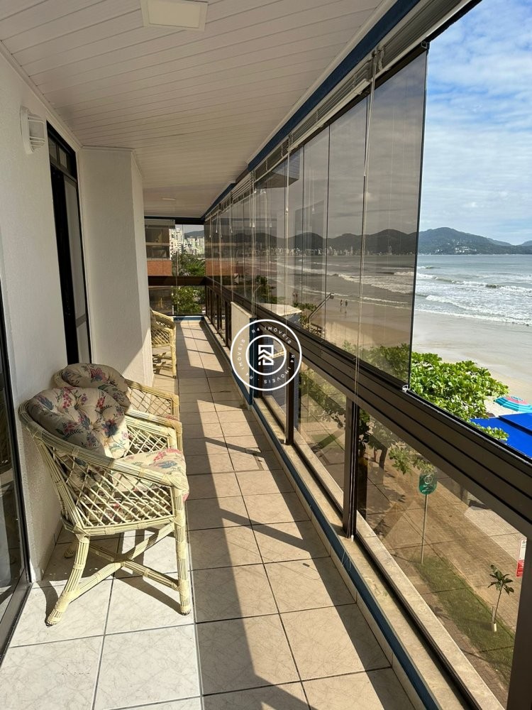 Apartamento Frente Mar, Meia Praia, 04 Dormitrios