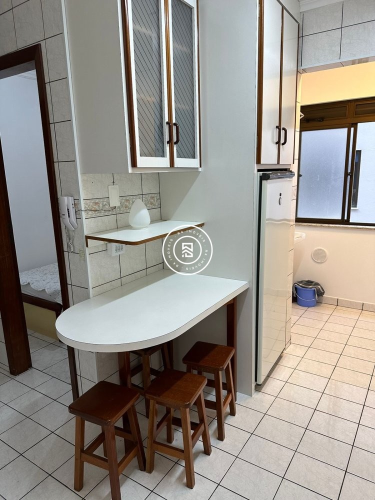 Apartamento Frente Mar, Meia Praia, 04 Dormitrios