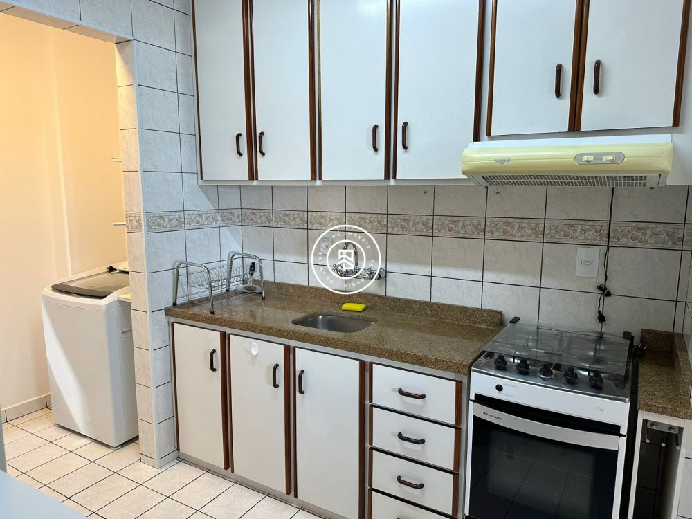 Apartamento Frente Mar, Meia Praia, 04 Dormitrios