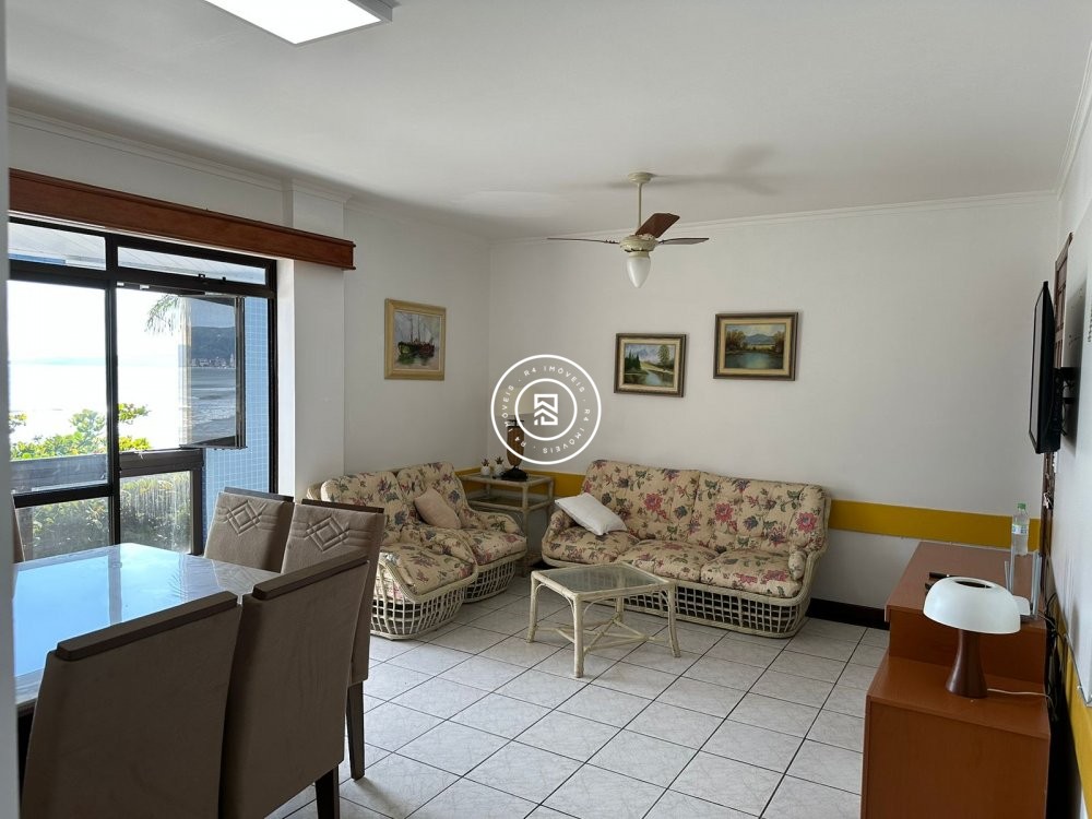 Apartamento Frente Mar, Meia Praia, 04 Dormitrios