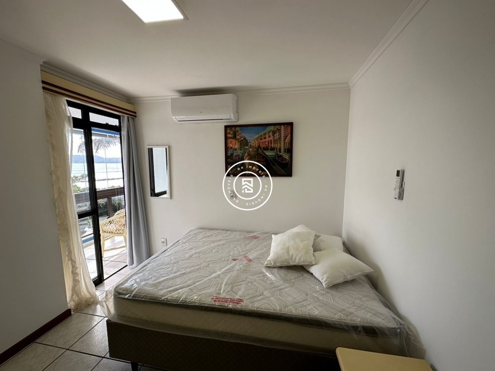 Apartamento Frente Mar, Meia Praia, 04 Dormitrios