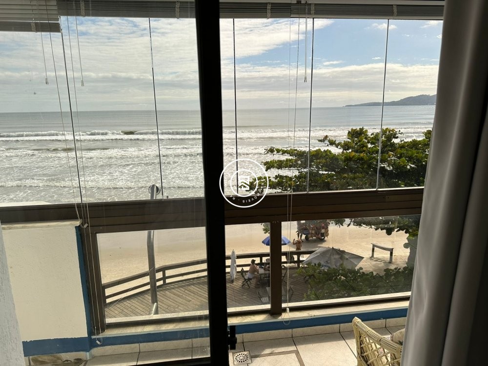 Apartamento Frente Mar, Meia Praia, 04 Dormitrios