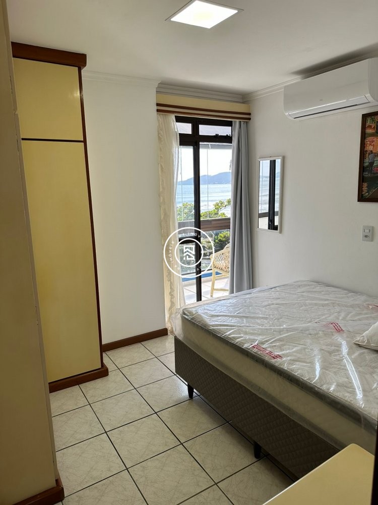 Apartamento Frente Mar, Meia Praia, 04 Dormitrios
