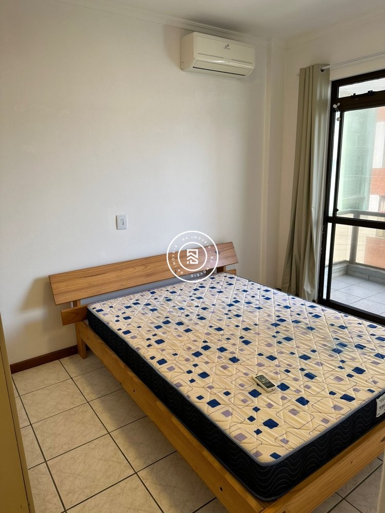 Apartamento Frente Mar, Meia Praia, 04 Dormitrios