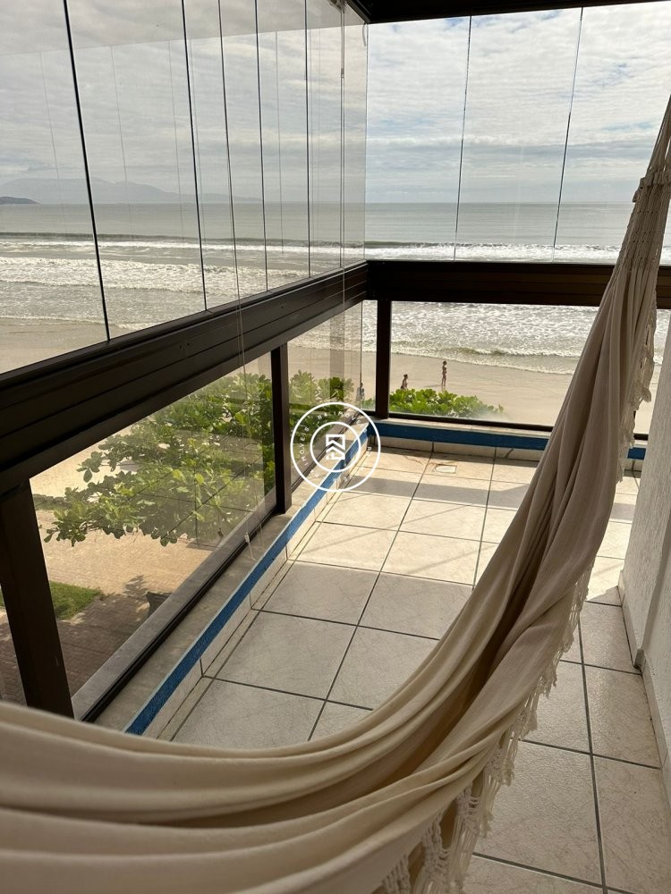 Apartamento Frente Mar, Meia Praia, 04 Dormitrios