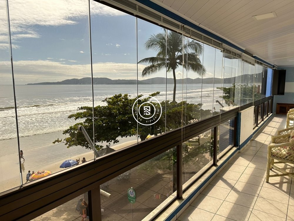 Apartamento Frente Mar, Meia Praia, 04 Dormitrios