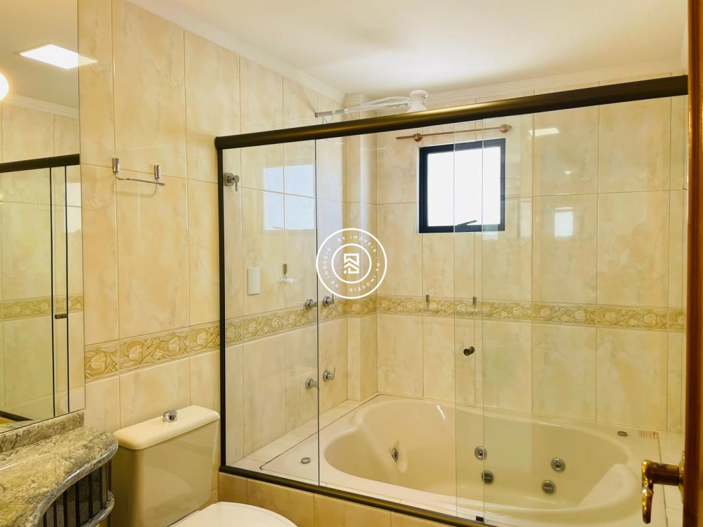 Apartamento Frente Mar 05 Dormitrios, 04 vagas