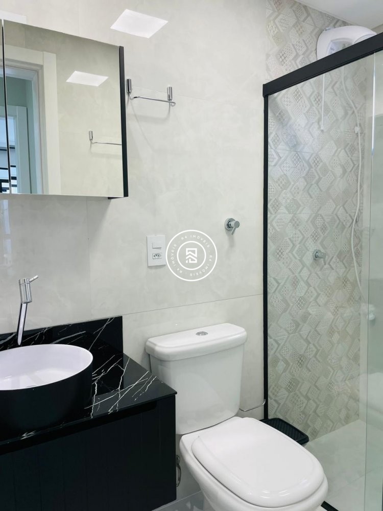 Apartamento Lateral Mar, 02 Dormit�rios, Meia Prai