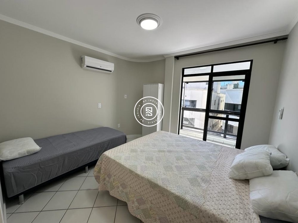 Apartamento Lateral Mar, 02 Dormit�rios, Meia Prai