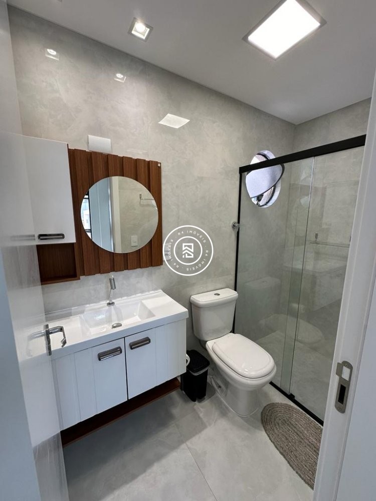 Apartamento Lateral Mar, 02 Dormit�rios, Meia Prai