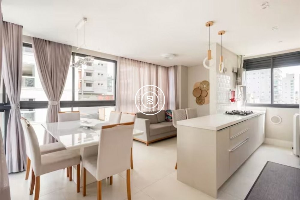 Apto finamente mobiliado na quadra mar