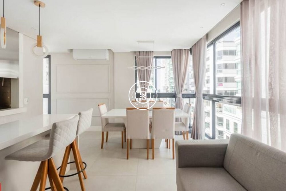 Apto finamente mobiliado na quadra mar