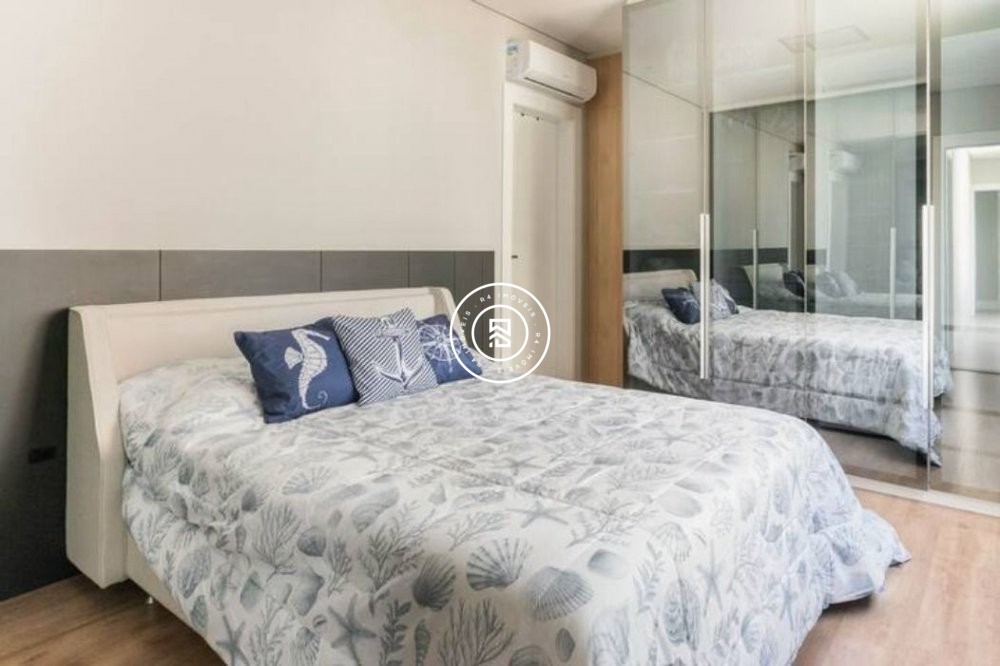 Apto finamente mobiliado na quadra mar