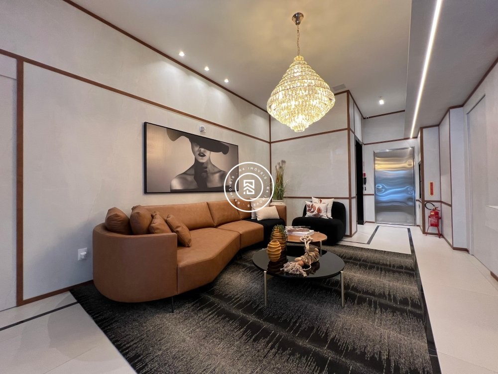 Apartamento novo no corao da Meia Praia