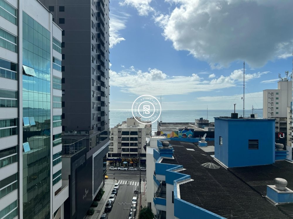 Apartamento novo no corao da Meia Praia