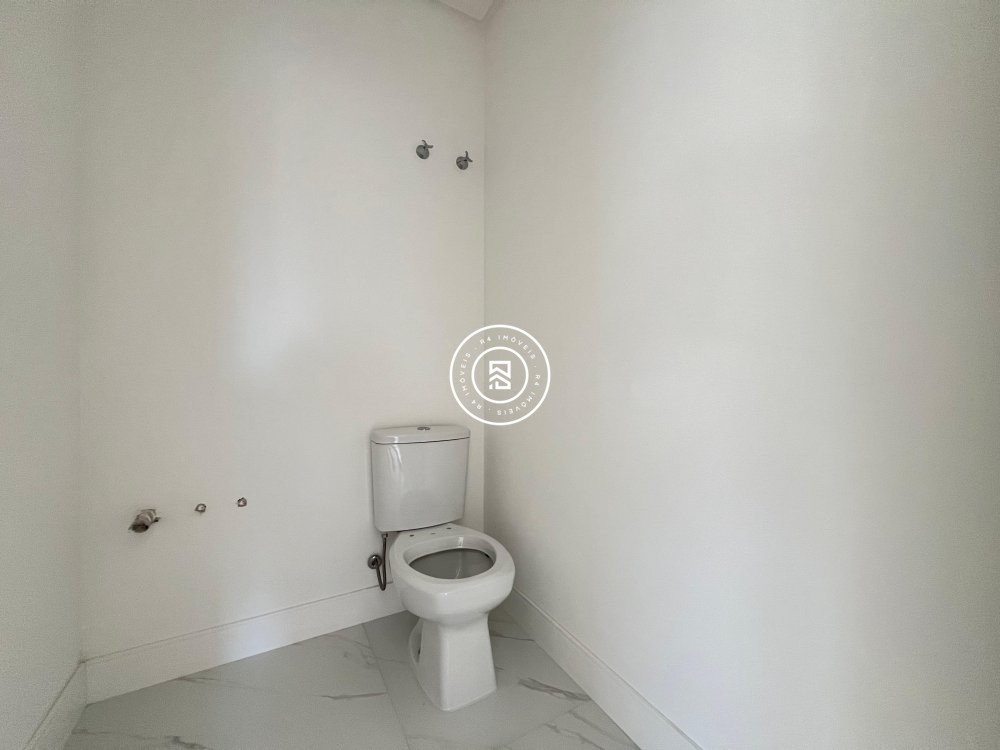 Apartamento novo no corao da Meia Praia