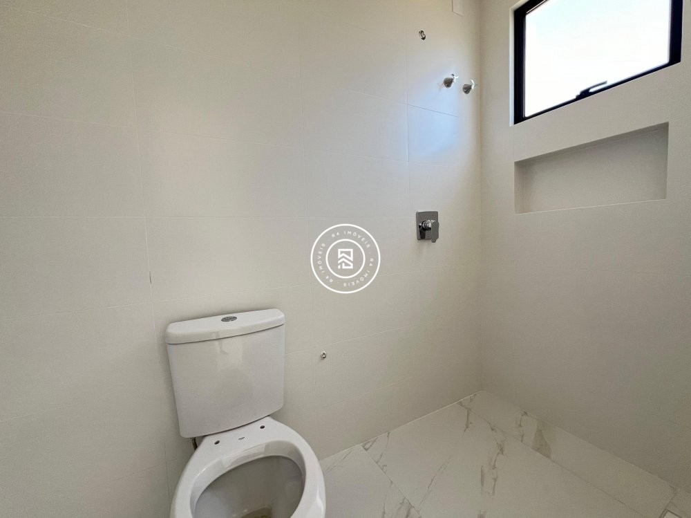 Apartamento novo no corao da Meia Praia