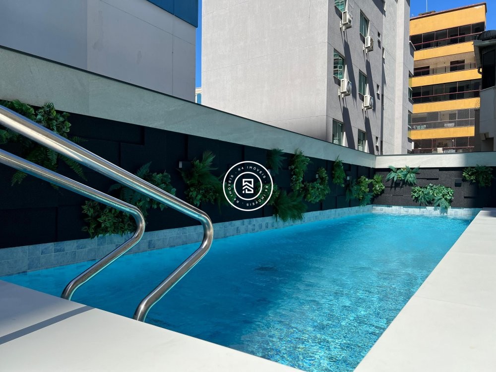 Apartamento novo no corao da Meia Praia