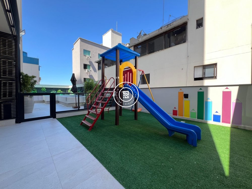 Apartamento novo no corao da Meia Praia