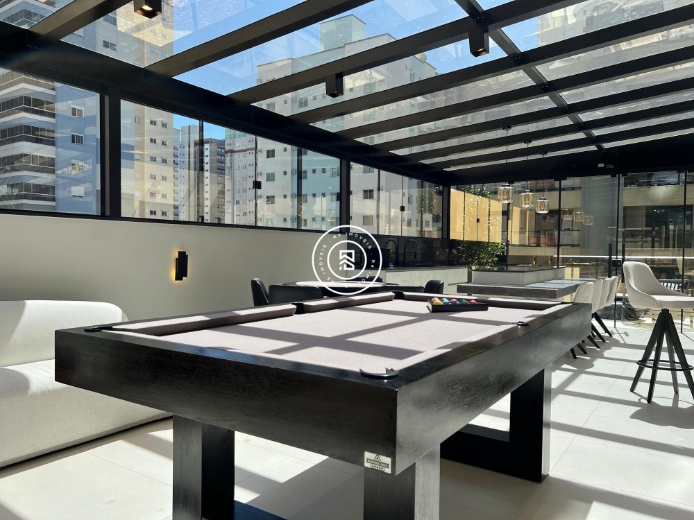 Apartamento novo no corao da Meia Praia