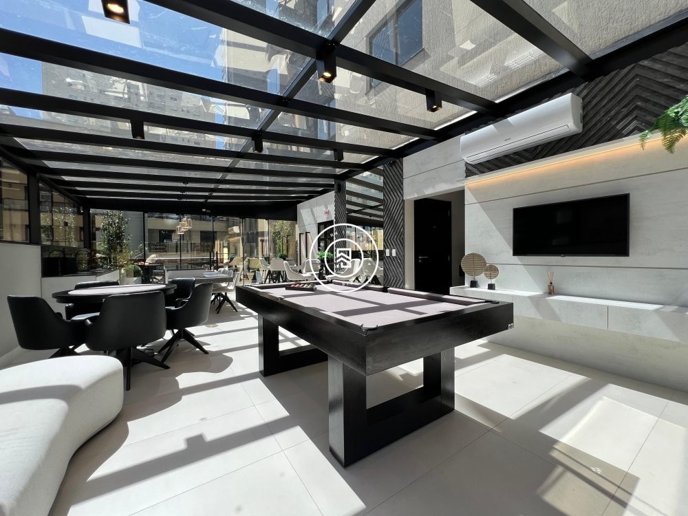 Apartamento novo no corao da Meia Praia