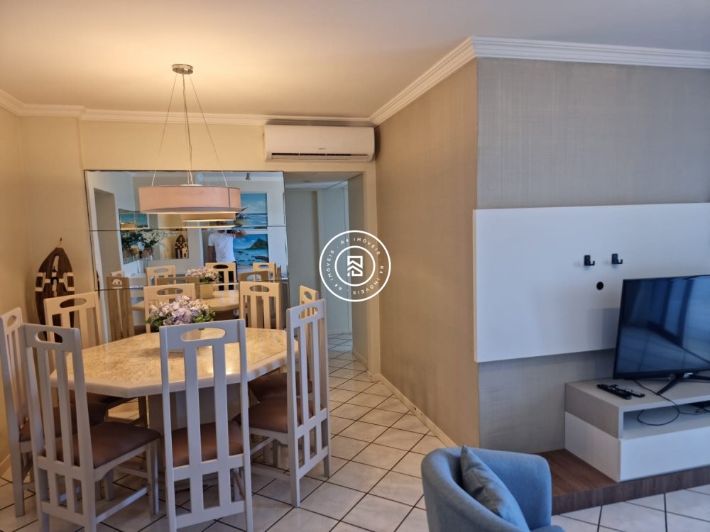 Apartamento Frente Mar, Meia Praia, 04 Dormit�rios