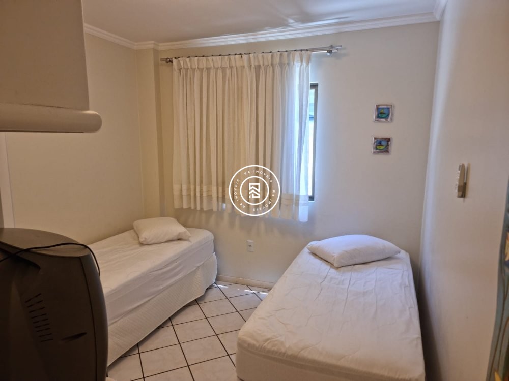 Apartamento Frente Mar, Meia Praia, 04 Dormit�rios