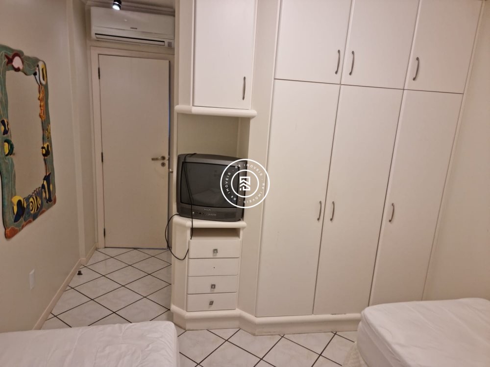 Apartamento Frente Mar, Meia Praia, 04 Dormit�rios
