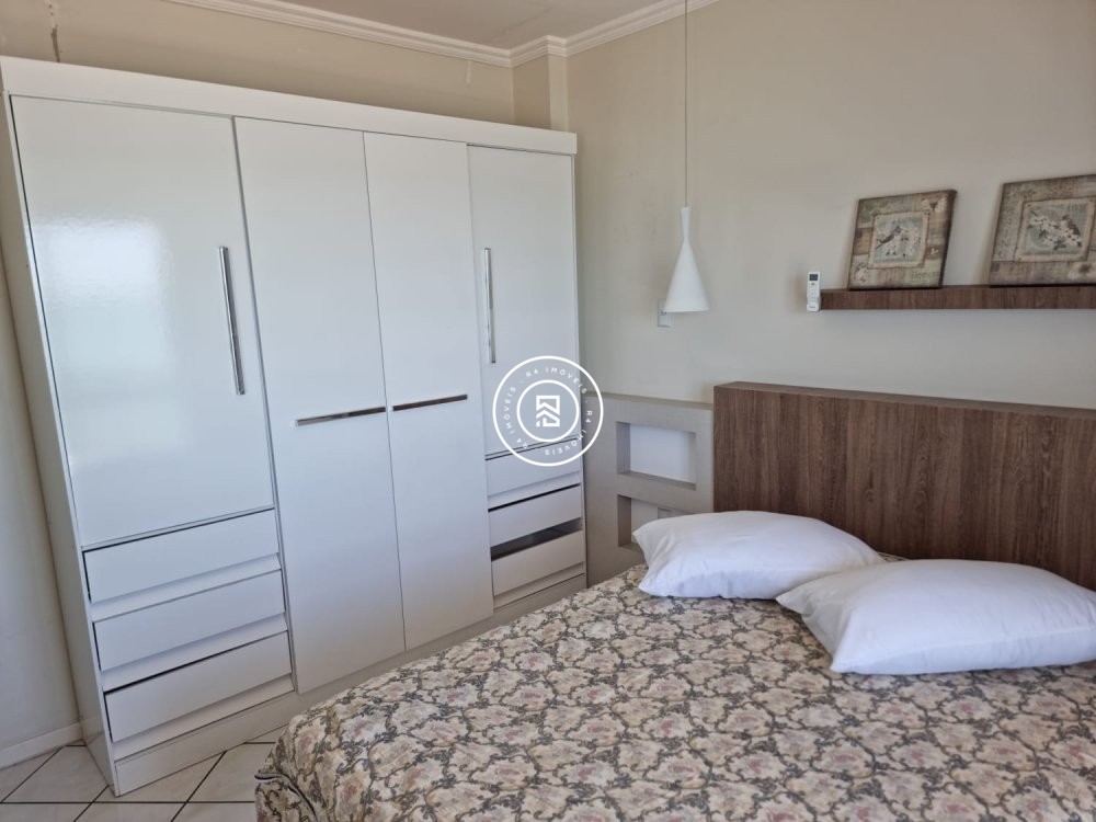Apartamento Frente Mar, Meia Praia, 04 Dormit�rios