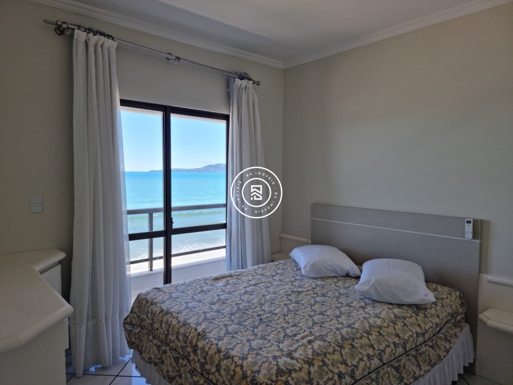 Apartamento Frente Mar, Meia Praia, 04 Dormit�rios