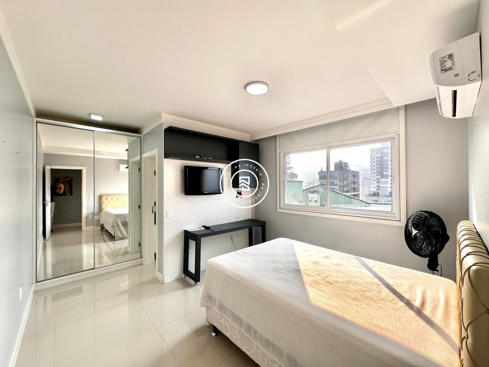 Cobertura Em Meia Praia com 03 Suites