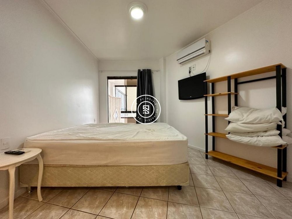 Cobertura em Meia Praia, 04 quartos