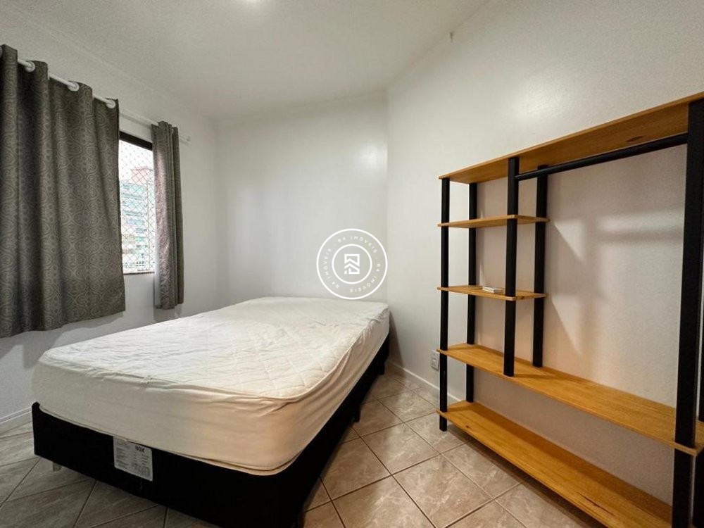 Cobertura em Meia Praia, 04 quartos