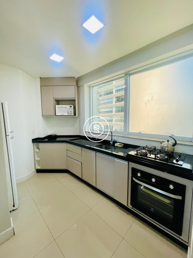 Apartamento Vista mar em Meia Praia, 03 suites