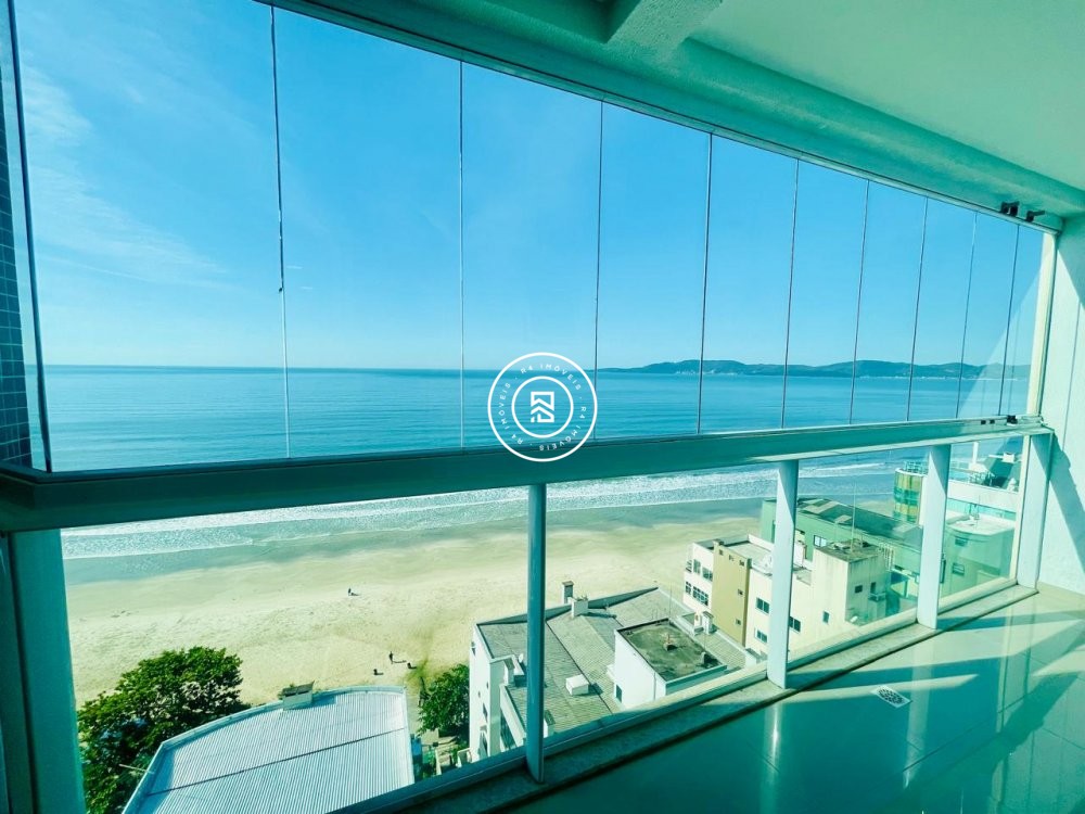 Apartamento Vista mar em Meia Praia, 03 suites