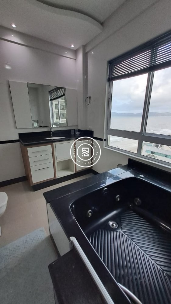 Apartamento Vista Mar, Meia Praia, 03 Suites