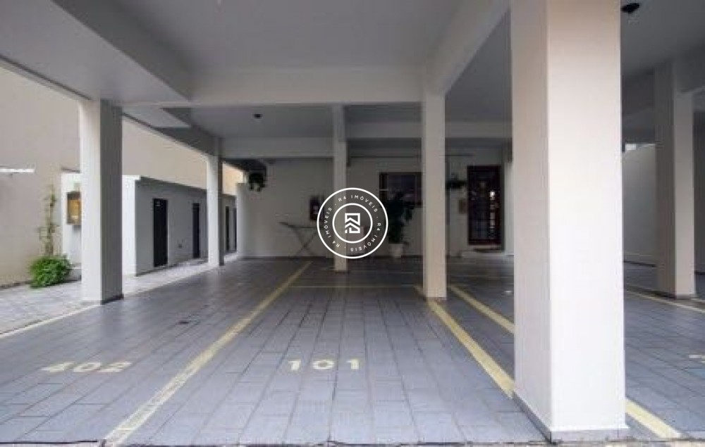 Apartamento quadra mar, 02 quartos, Meia Praia