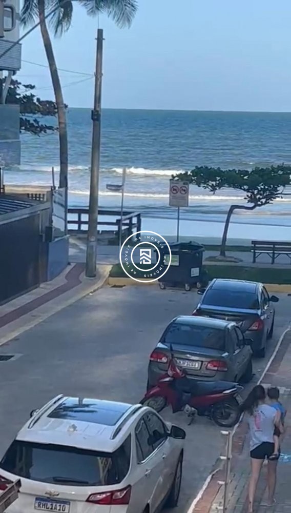 Apartamento quadra mar, 02 quartos, Meia Praia