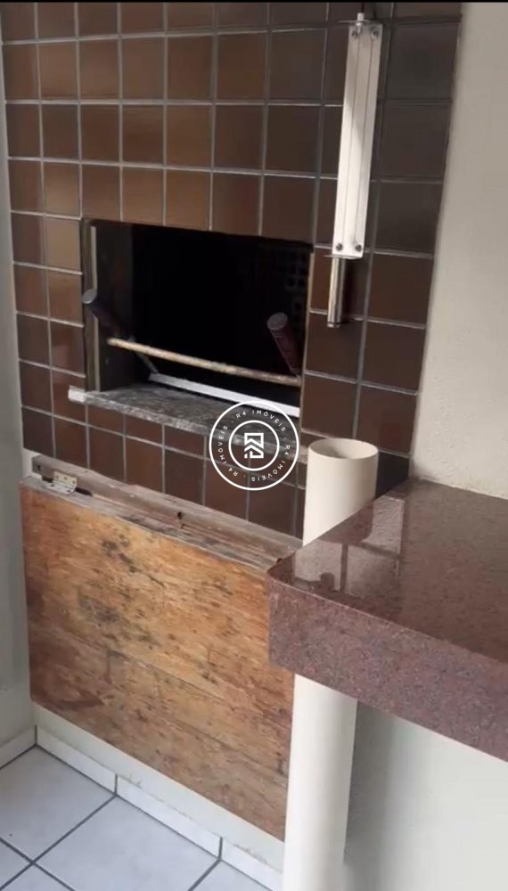 Apartamento quadra mar, 02 quartos, Meia Praia