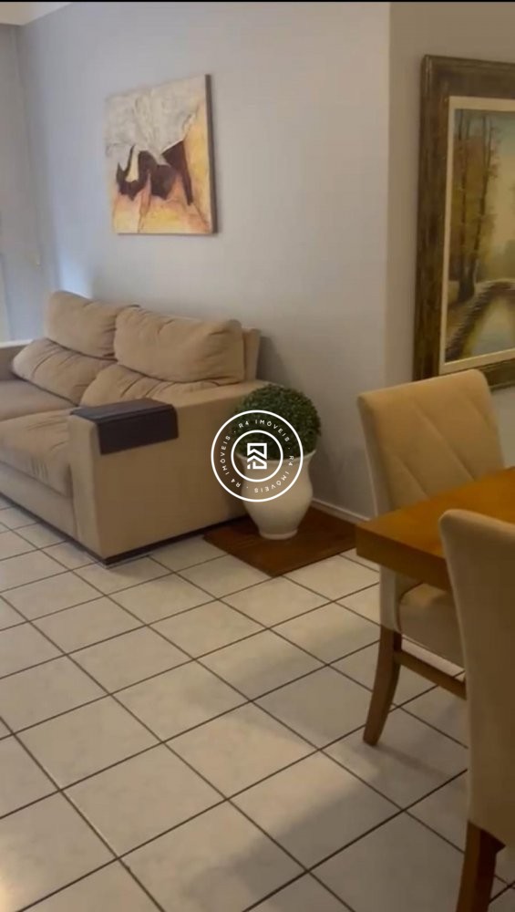 Apartamento quadra mar, 02 quartos, Meia Praia