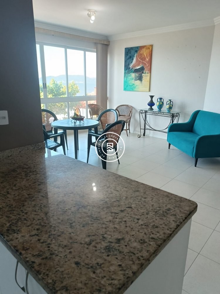 Apartamento Frente mar, 03 su�tes, Meia Praia