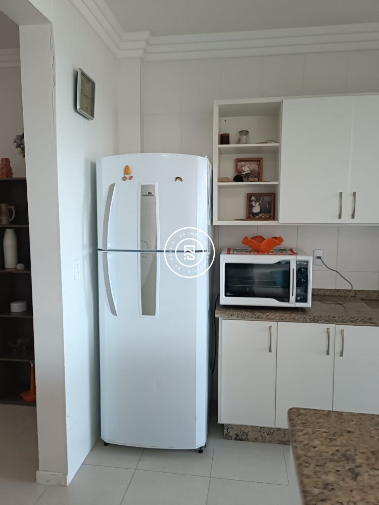 Apartamento Frente mar, 03 su�tes, Meia Praia