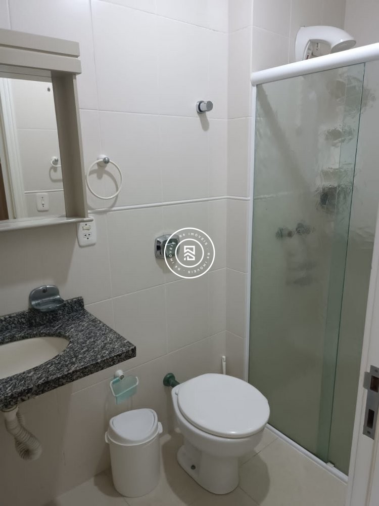 Apartamento Frente mar, 03 su�tes, Meia Praia