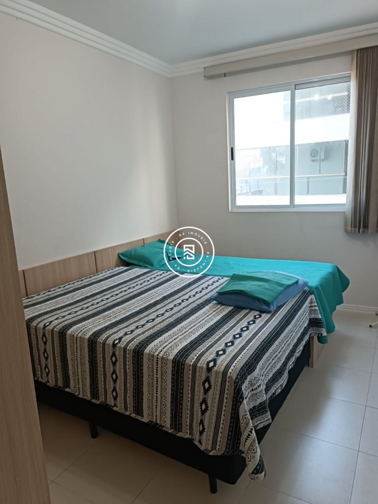 Apartamento Frente mar, 03 su�tes, Meia Praia