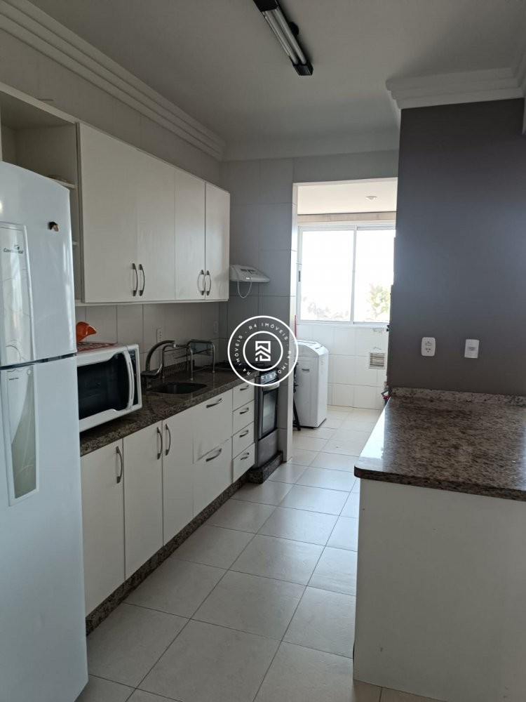 Apartamento Frente mar, 03 su�tes, Meia Praia