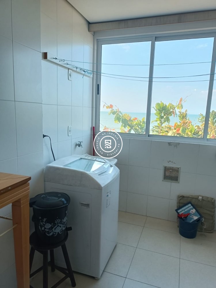 Apartamento Frente mar, 03 su�tes, Meia Praia