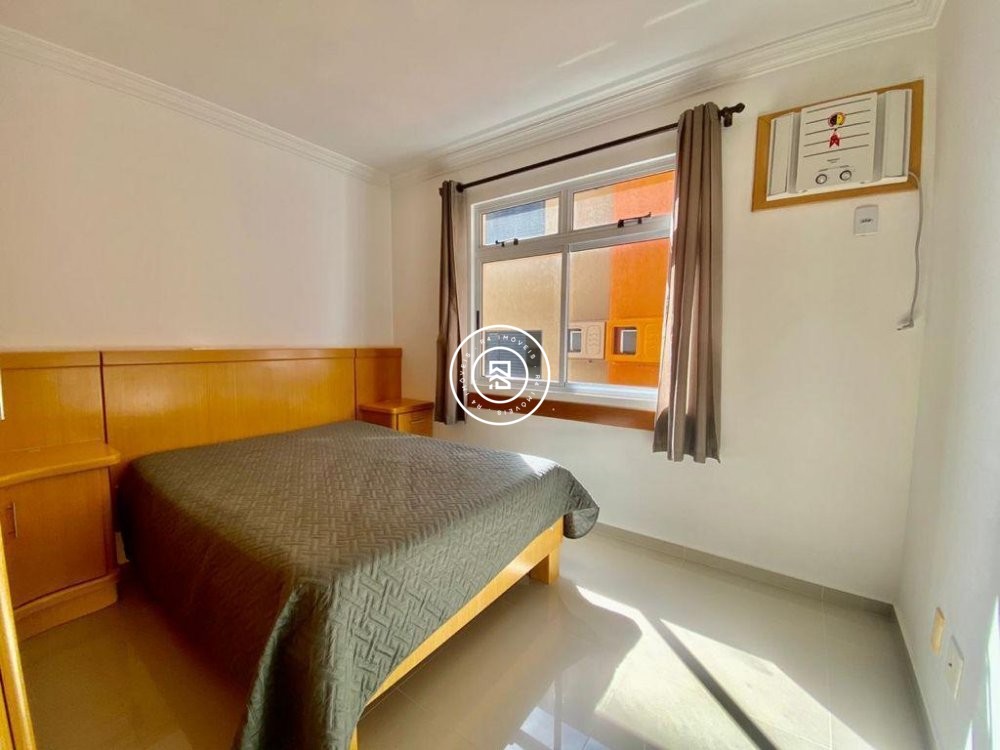 Apartamento quadra mar, 04 quartos, Meia Praia