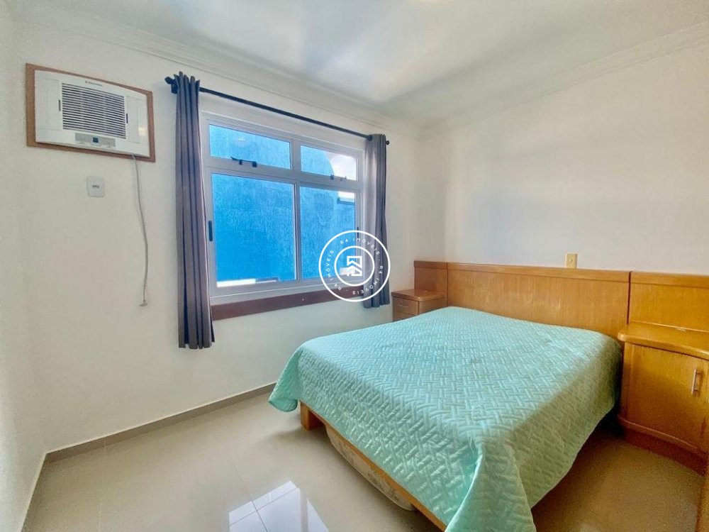 Apartamento quadra mar, 04 quartos, Meia Praia