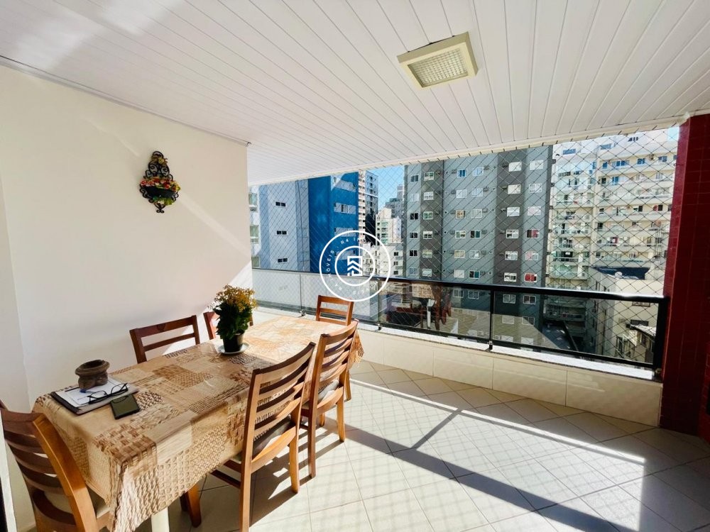 Apartamento 03 quartos, em Meia Praia
